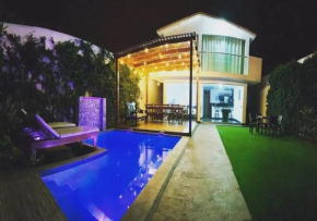 Casa privada en balneario con piscina temperada